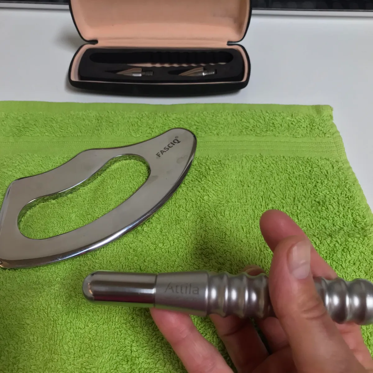 Fascia kés és attila, eszközök masszázs kezelésekhez